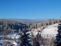 Blick von der Klostermannbaude auf Modrava